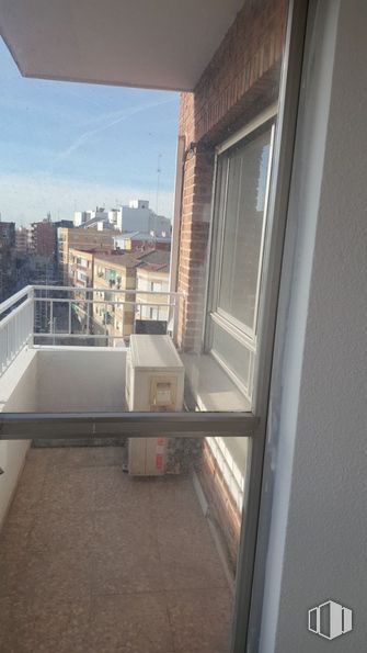 Oficina en alquiler en Avenida Constitución, Móstoles, Madrid, 28931 con ventana, edificio, cielo, accesorio, madera, casa, sombra, suelo, fachada y material compuesto alrededor