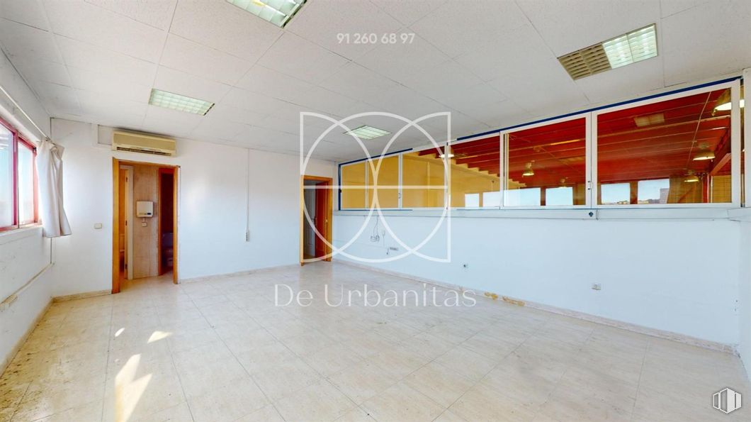 Industrial for sale & for rent at Poligono Rompecubas, Valdemoro, Madrid, 28341 with door, light fixture, flooring, floor, ceiling, interior design, hall, wood flooring, tile flooring and daylighting around