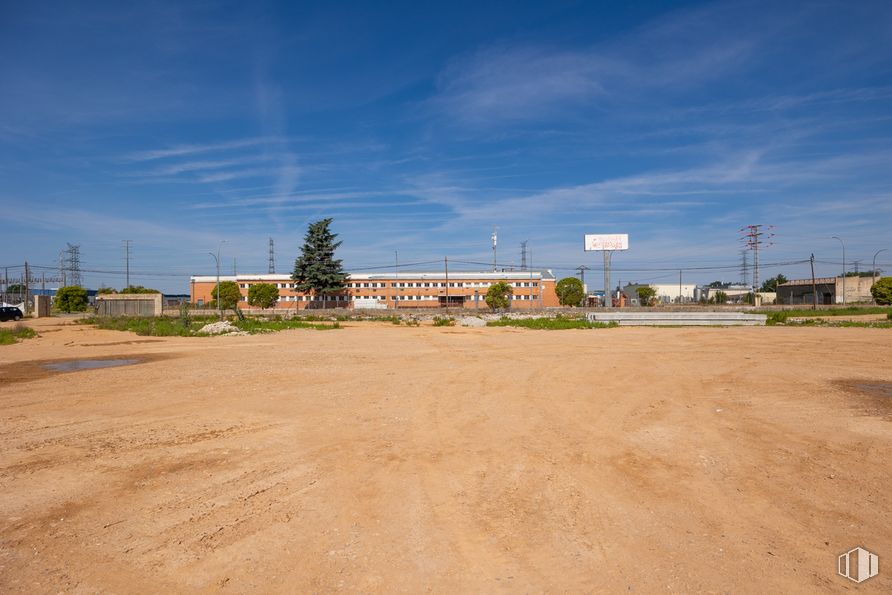 Land for sale at Avenida Cristóbal Colón, 232, Guadalajara, 19004 with building, cloud, sky, asphalt, road surface, tree, plain, road, landscape and horizon around