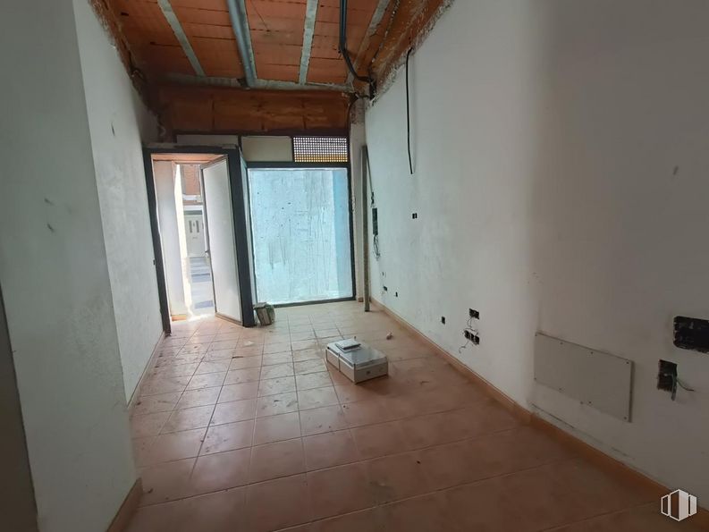 Retail for sale at Calle Pilar, Yuncler, Toledo, 45529 with door, wood, window, fixture, building, flooring, floor, hall, hardwood and ceiling around