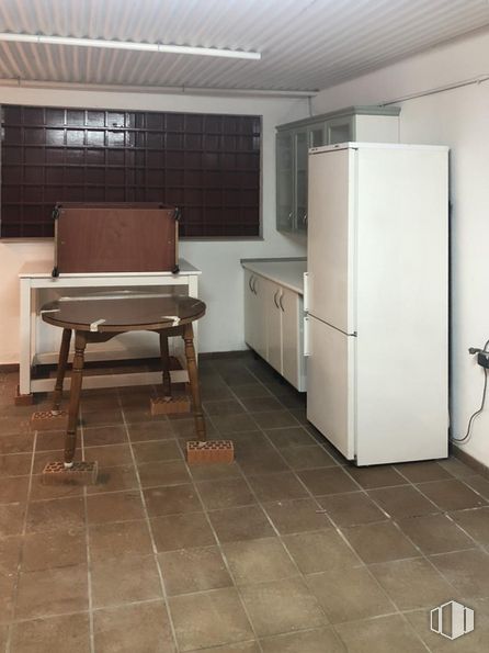 Nave en venta en Camino Pozuelo, Villa de Vallecas, Madrid, 28031 con refrigerador, ebanistería, mesa, edificio, mueble, casa, diseño de interiores, suelo, suelo de baldosas y madera alrededor