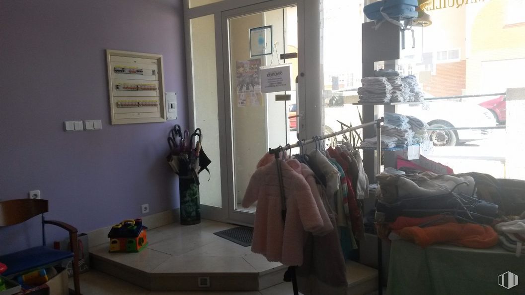 Retail for sale & for rent at Zona El Sotillo, La Lastrilla, Segovia, 40196 with chair, property, building, tire, interior design, lighting, plant, floor, wall and flooring around