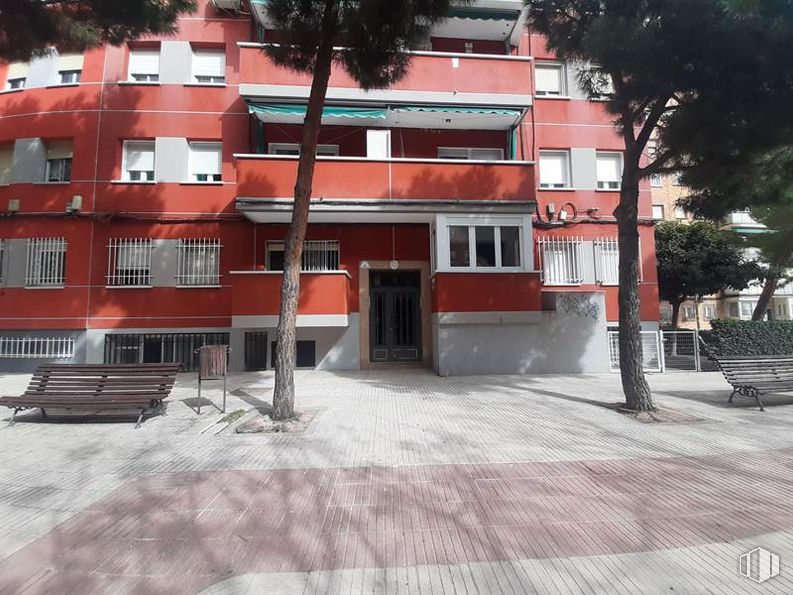 Local en venta en Calle Sierra Picos de Europa, Alcorcón, Madrid, 28923 con mesa de trabajo, edificio, barrio, apartamento, condominio y hormigón alrededor