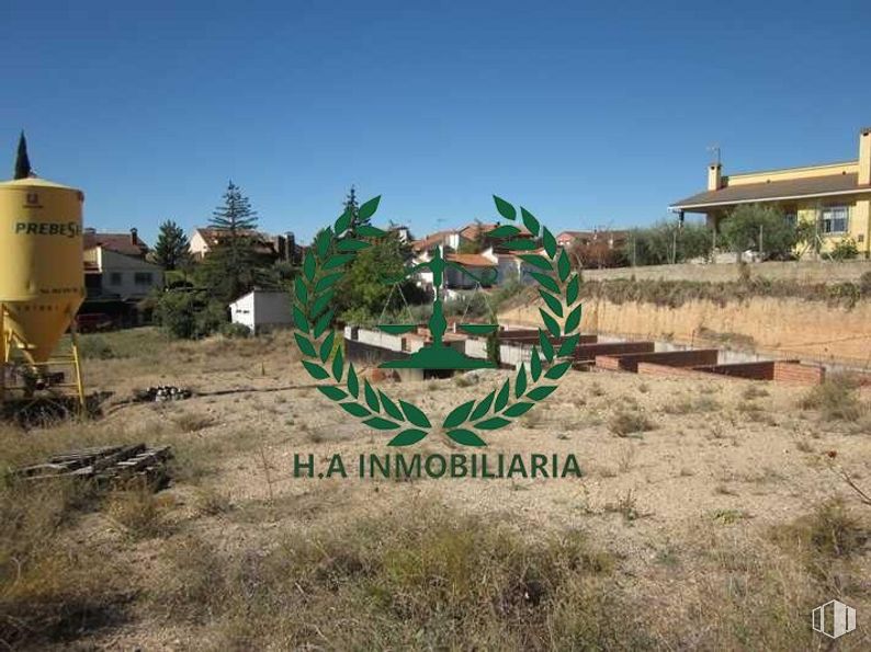 Land for sale at Calle Buenadicha, Torrelaguna, Madrid, 28180 with house, building, plant, sky, land lot, biome, natural landscape, grass, plain and grassland around