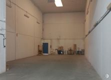 Industrial for rent at Calle Luis I, Villa de Vallecas, Madrid, 28031 with lighting, wood, hall, floor, flooring, fixture, ceiling, concrete, composite material and hardwood around