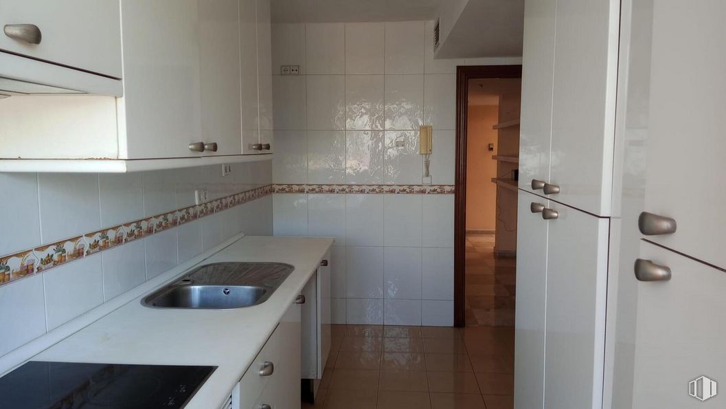 Oficina en venta en Travesía Madrid, Alcobendas, Madrid, 28100 con fregadero, ebanistería, fregadero de cocina, propiedad, encimera, grifo, edificio, accesorio de plomería, accesorio y puerta alrededor