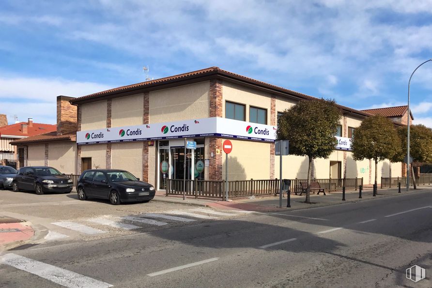 Local en alquiler en Carretera Fuentelsaz, 52, El Casar, Guadalajara, 19170 con coche, edificio, nube, cielo, luz de estacionamiento automotriz, rueda, vehículo, neumático, luz de la calle y ventana alrededor