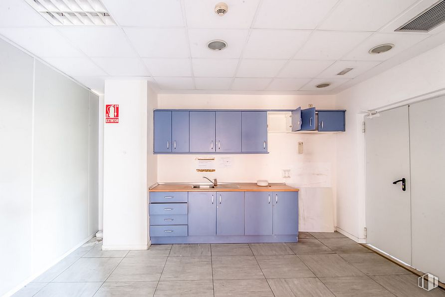 Oficina en venta en Doctor Severo Ochoa, Alcobendas, Madrid, 28100 con ebanistería, edificio, grifo, fregadero, casa, pavimento, piso, puerta, madera y encimera alrededor