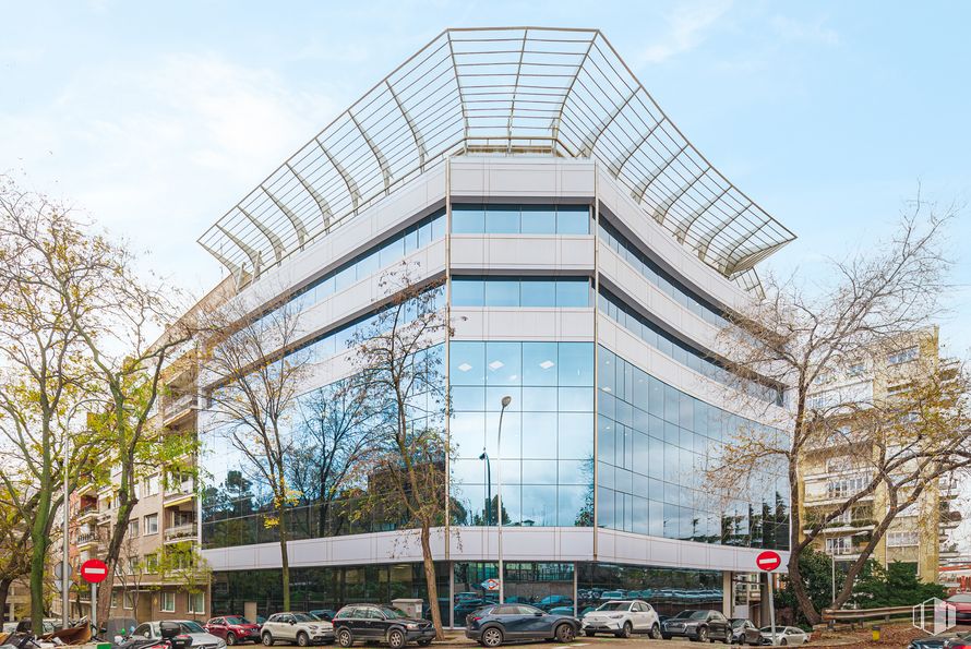 Oficina en alquiler en Calle Pedro de Valdivia, 10, Chamartín, Madrid, 28006 con edificio, cielo, propiedad, rueda, coche, nube, árbol, diseño urbano, condominio y bloque de torres alrededor