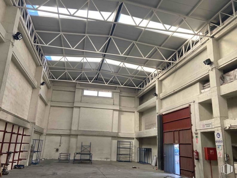 Industrial for rent at Zona Tres Cantos, Tres Cantos, Madrid, 28760 with floor, composite material, ceiling, metal, building material, engineering, daylighting, hall, steel and aluminium around