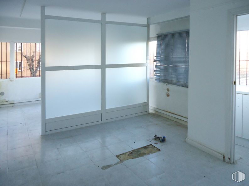 Local en venta en Avenida Padre Piquer, La Latina, Madrid, 28024 con persiana de la ventana, armario, accesorio, ventana, madera, suelos, suelo, sombra, gas y material compuesto alrededor