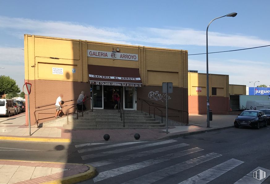 Local en venta en Calle Comunidad de Madrid, 1, Fuenlabrada, Madrid, 28944 con coche, edificio, cielo, nube, día, vehículo, luz de la calle, superficie de carretera, asfalto y neumático alrededor