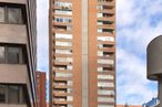 Office for rent at Calle Poeta Joan Maragall, Tetuán, Madrid, 28020 with building, window, cloud, sky, skyscraper, urban design, tower block, fixture, tree and composite material around