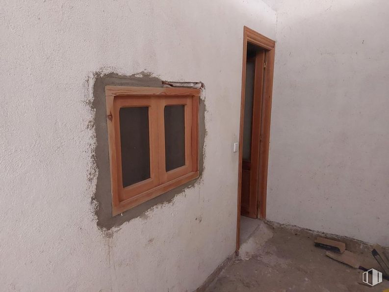 Local en alquiler en Urbanización los Olivos, Olías del Rey, Toledo, 45008 con ventana, madera, tinte para madera, madera dura, material de construcción, escayola, iluminación natural, pintura y contrachapado alrededor