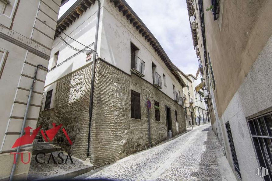 Office for sale at Calle Pozo Amargo, Toledo, 45002 with building, window, sky, road surface, alley, neighbourhood, wood, house, cloud and road around