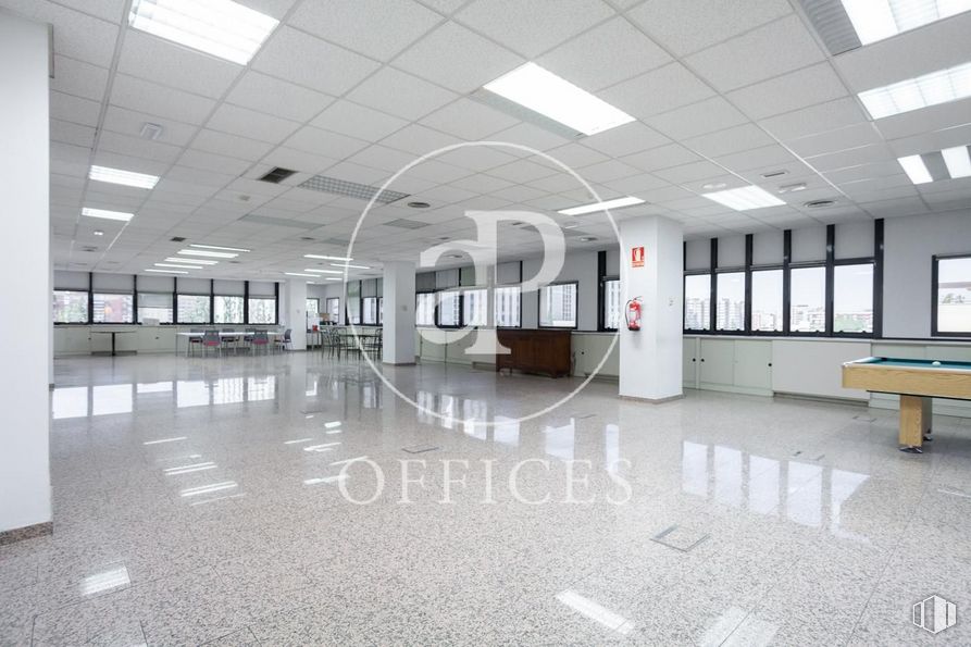 Office for rent at Zona nudo Norte Madrid, Fuencarral - El Pardo, Madrid, 28034 with table, building, fixture, flooring, floor, hall, city, ceiling, glass and bench around