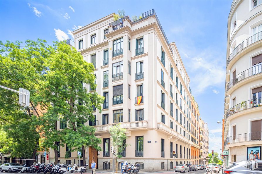 Oficina en venta en Calle Ferraz, Moncloa - Aravaca, Madrid, 28008 con edificio, coche, cielo, rueda, propiedad, ventana, neumático, nube, infraestructura y vehículo alrededor