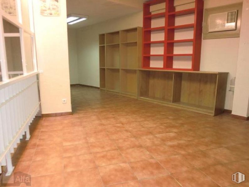 Local en venta en Calle Martín de Vargas, 3, Arganzuela, Madrid, 28005 con marco, ventana, mueble, madera, suelo, piso, pasillo, accesorio, estantería y puerta alrededor