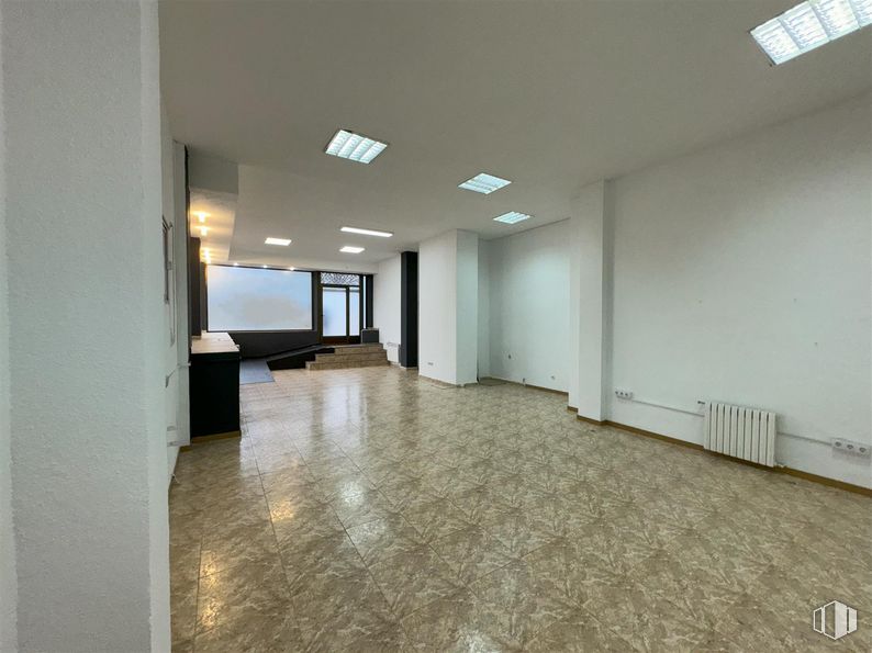 Local en venta en Avenida Andalucía, Valdemoro, Madrid, 28340 con hall, accesorio, suelos, madera, edificio, techo, vidrio, silla, puerta y madera dura alrededor