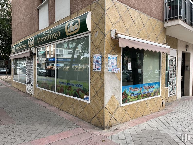 Retail for sale & for rent at Camino Viejo de Leganés, Carabanchel, Madrid, 28025 with building, window, tree, plant, real estate, facade, font, sidewalk, urban design and city around