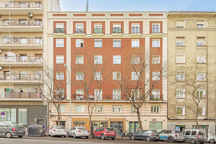 Local en venta en Ronda Segovia, 38, Arganzuela, Madrid, 28005 con coche, edificio, rueda, neumático, propiedad, ventana, vehículo, cielo, arquitectura y diseño urbano alrededor