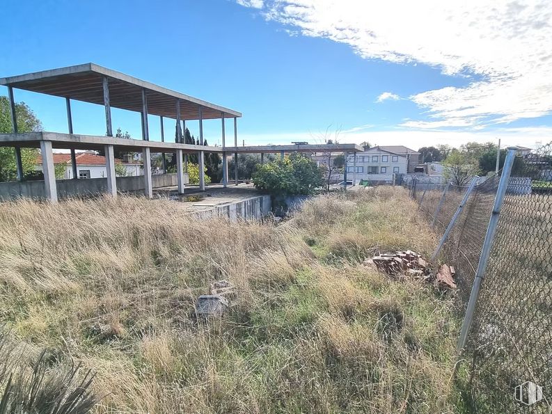 Suelo en venta en Calle Lirios, Mejorada del Campo, Madrid, 28840 con cielo, nube, planta, comunidad vegetal, ecorregión, lote de terreno, hierba, sombra, paisaje y inmobiliario alrededor