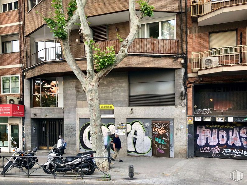 Local en venta en Paseo Santa María de la Cabeza, Arganzuela, Madrid, 28045 con motocicleta, persona, edificio, ventana, neumático, rueda, vehículo, diseño urbano, pared y barrio alrededor