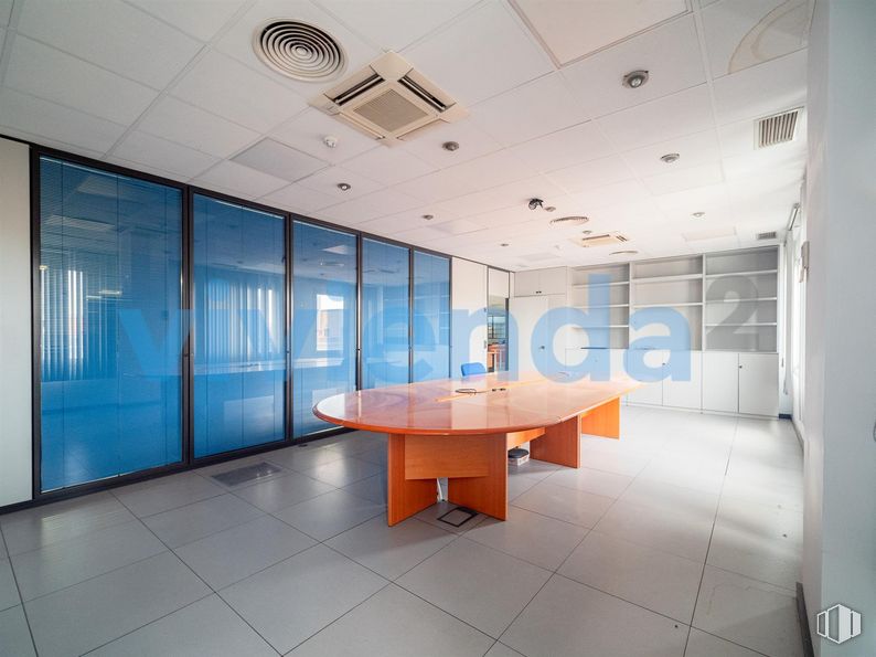 Retail for sale at Calle San Romualdo, San Blas - Canillejas, Madrid, 28037 with desk, light fixture, lighting, table, hall, interior design, flooring, floor, fixture and glass around