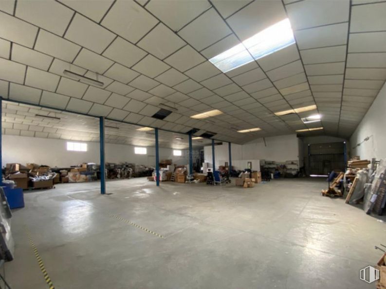 Nave en venta en Polígono industrial Los Linares, Humanes de Madrid, Madrid, 28970 con edificio, hall, suelos, suelo, techo, evento, ocio, ciudad, aparcamiento y vehículo de lujo alrededor