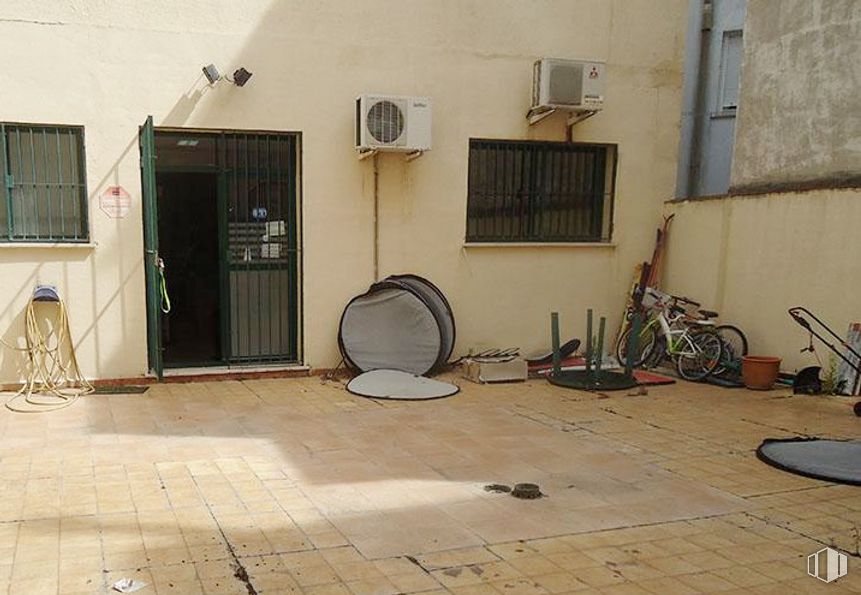 Local en alquiler y venta en Calle Pasión, 14, Getafe, Madrid, 28901 con ventana, puerta, bicicleta, barril, edificio, madera, neumático, suelo, superficie de carretera y rueda alrededor