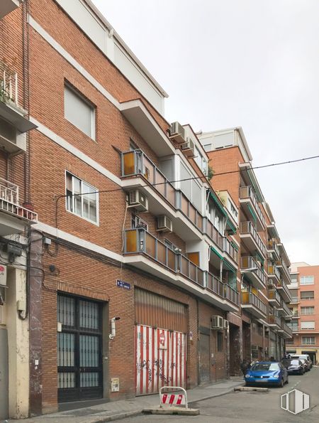 Local en alquiler en Calle Luis Cabrera, 92, Chamartín, Madrid, 28002 con ventana, edificio, coche, propiedad, cielo, diseño urbano, condominio, vehículo, barrio y edificio comercial alrededor