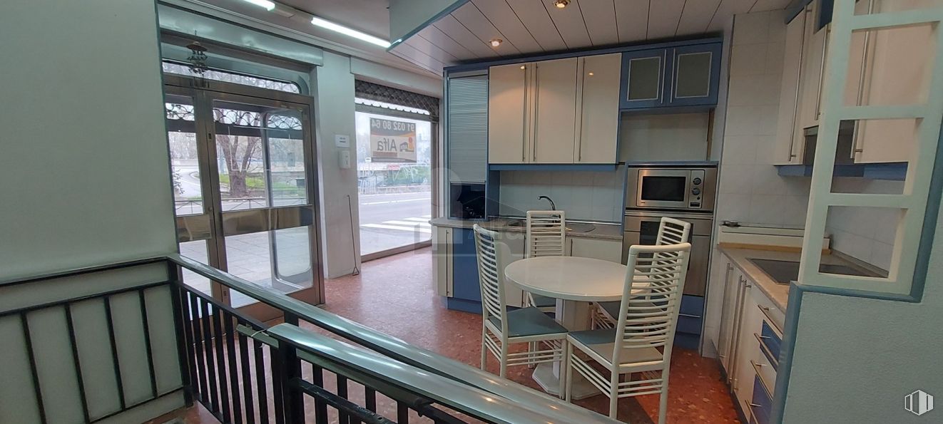 Retail for rent at Paseo Extremadura, La Latina, Madrid, 28011 with chair, kitchen & dining room table, cabinetry, property, wood, building, interior design, table, floor and flooring around