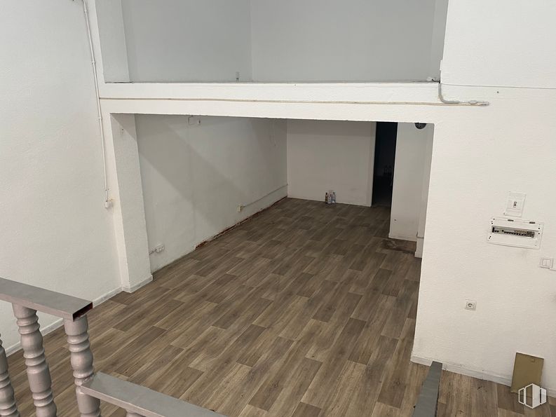 Retail for rent at Calle Ordóñez, 38, Leganés, Madrid, 28911 with wood, flooring, floor, house, hardwood, composite material, wood stain, plywood, rectangle and handrail around