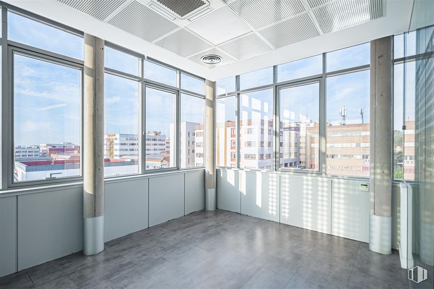 Oficina en alquiler en Edificio Cidro, Calle Cidro, 2, Carabanchel, Madrid, 28044 con ventana, durante el día, edificio, accesorio, cielo, hall, interiorismo, suelos, suelo y condominio alrededor