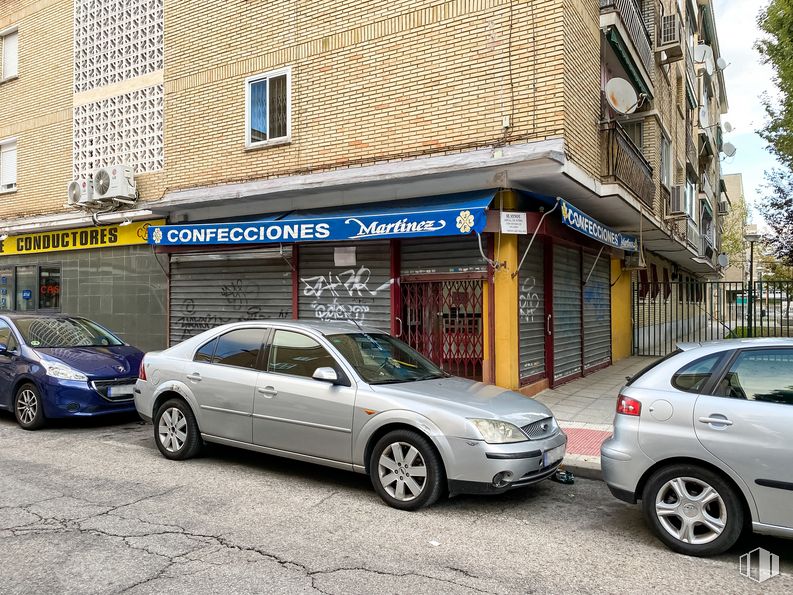 Retail for sale at Calle San Antón, 72, Parla, Madrid, 28980 with wheel, car, tire, automotive parking light, land vehicle, vehicle, building, window, infrastructure and vehicle registration plate around