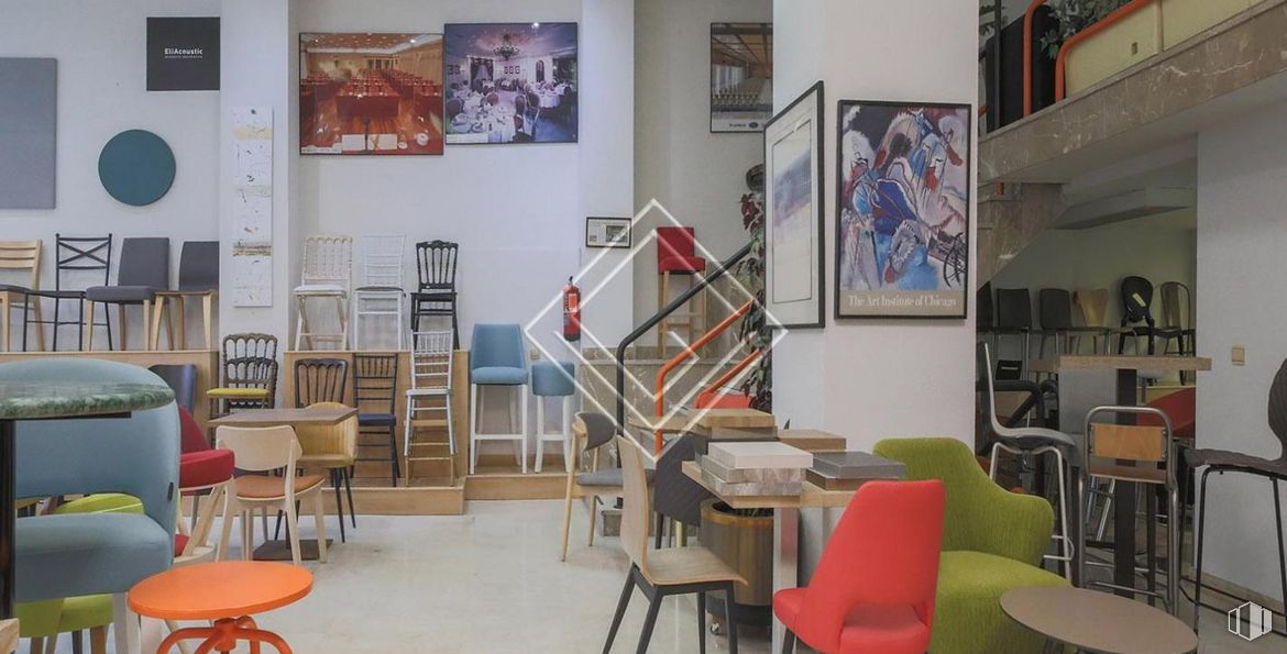 Retail for rent at Calle Reina Mercedes, Tetuán, Madrid, 28020 with stool, picture frame, furniture, table, chair, building, wood, shelf, event and art around