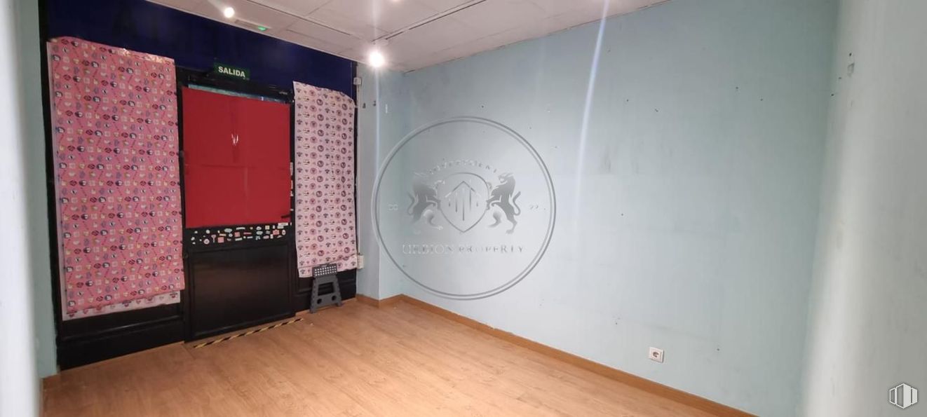 Retail for rent at Avenida Filipinas, Chamberí, Madrid, 28003 with art, wood, building, flooring, floor, wall, font, ceiling, wood stain and hardwood around