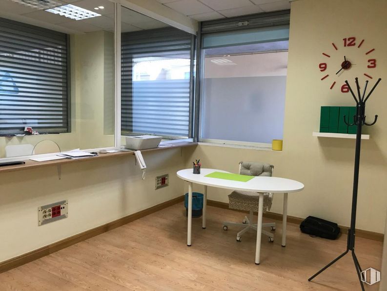 Office for sale at Calle Italia, 113, Toledo, 45005 with window blind, table, luggage & bags, building, property, window, furniture, fixture, interior design, shade and wall around