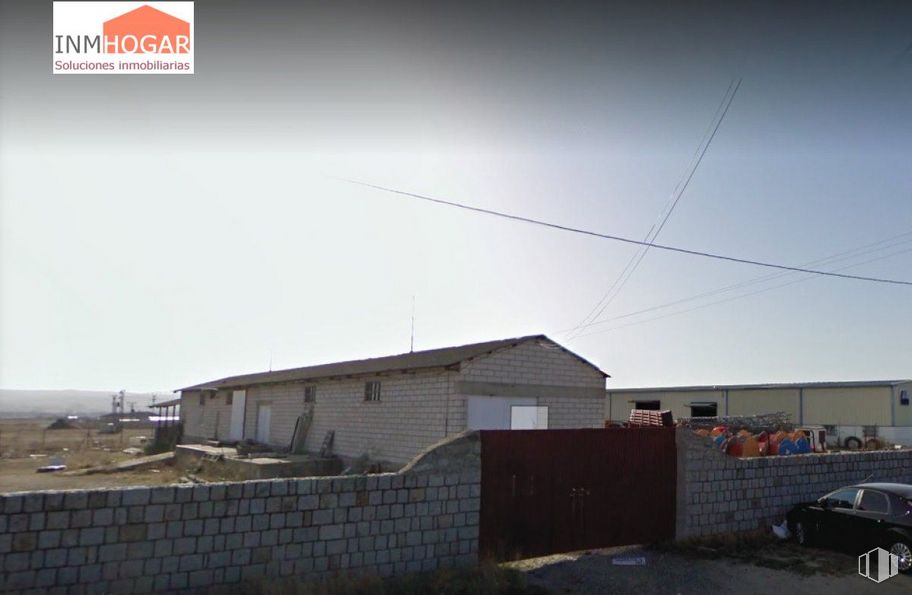 Land for sale at Zona Industrial La Colilla, La Colilla, Ávila, 05192 with car, house, sky, cloud, building, tire, electricity, automotive lighting, overhead power line and asphalt around