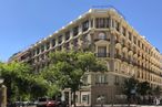 Retail for sale at Calle Manuel Cortina, Chamberí, Madrid, 28010 with building, sky, window, car, urban design, condominium, tree, neighbourhood, vehicle and residential area around