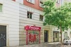 Retail for rent at Calle Blasco de Garay, Chamberí, Madrid, 28003 with car, window, door, building, fixture, vehicle, tree, facade, plant and city around