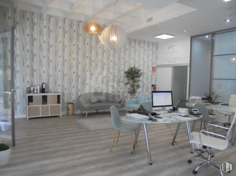 Oficina en alquiler y venta en Centro urbano, Getafe, Madrid, 28901 con silla, sofá, alumbrado, mesa, mueble, propiedad, ordenador, edificio, computadora personal y diseño de interiores alrededor