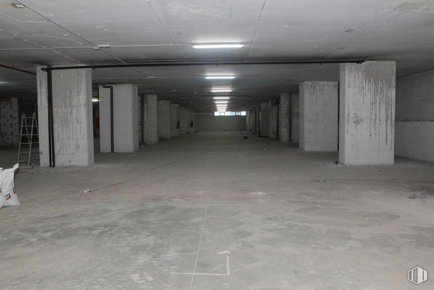 Nave en venta en Edificio Astygi, Calle San Romualdo, 26, San Blas - Canillejas, Madrid, 28037 con accesorio, piso, suelo, pasillo, techo, material compuesto, edificio, hormigón, espacio y material de construcción alrededor