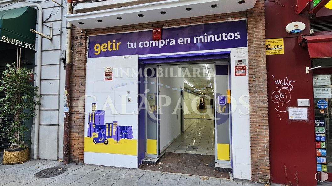 Local en alquiler en Calle Francisco Silvela, 76, Salamanca, Madrid, 28028 con propiedad, accesorio, fachada, fuente, gas, puerta, publicidad, señalización, ciudad y material compuesto alrededor