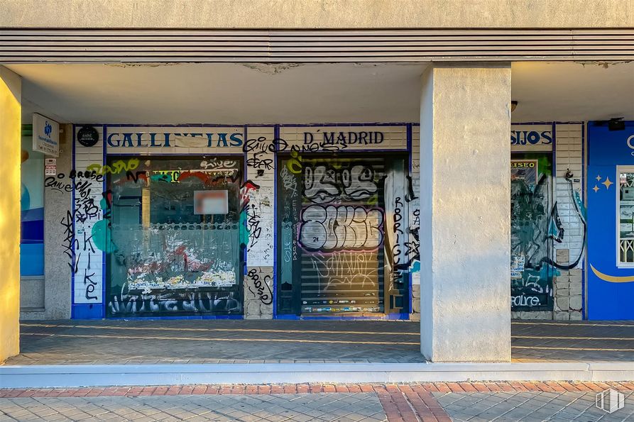 Local en venta en Calle Bulevar de José Prat, 11, Vicálvaro, Madrid, 28032 con azul, accesorio, pintura, arte, tintes y matices, fachada, fuente, ciudad, simetría y artes visuales alrededor