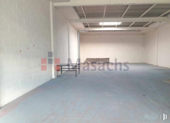 Nave en alquiler en Zona industrial, Villaverde, Madrid, 28021 con suelo, suelos, techo, hall, material de construcción, suelo de baldosas, transparencia, iluminación natural, escayola y almacén alrededor