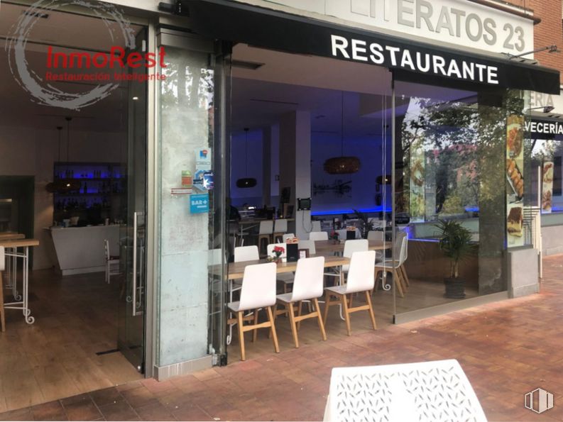 Retail for rent at Zona Tres Cantos, Tres Cantos, Madrid, 28760 with chair, lighting, table, furniture, fixture, real estate, door, facade, retail and event around