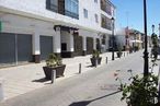 Retail for rent at Calle Cristo, Villarrubia de Santiago, Toledo, 45360 with plant, houseplant, house, flowerpot, window, building, sky, road surface, urban design and neighbourhood around