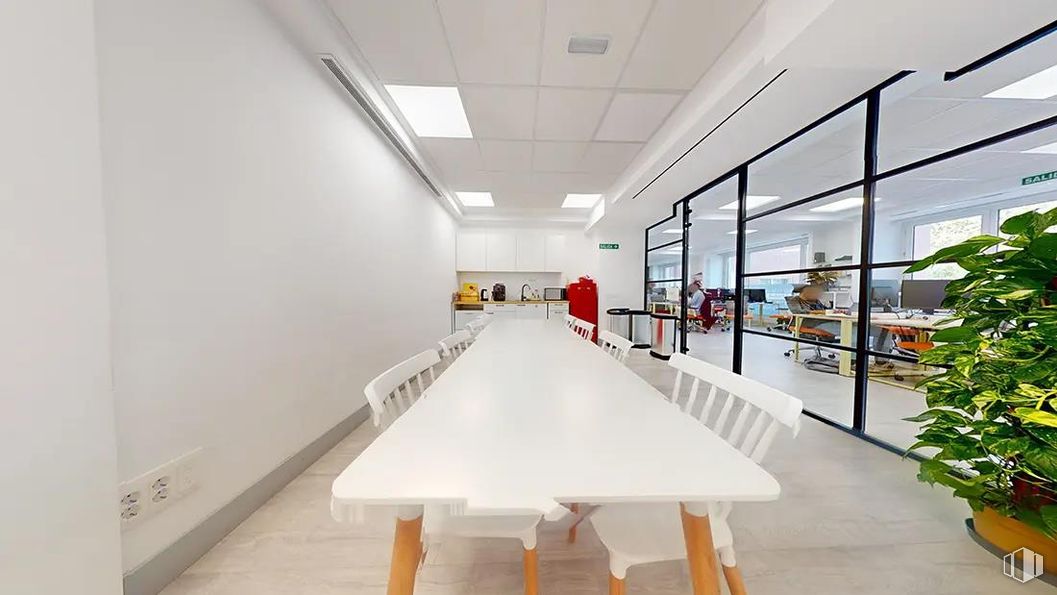 Oficina en alquiler en Paseo Castellana, Chamartín, Madrid, 28046 con planta de interior, mesa de cocina y comedor, mesa, silla, mesa, edificio, interiorismo, diseño automovilístico, arte y suelo alrededor