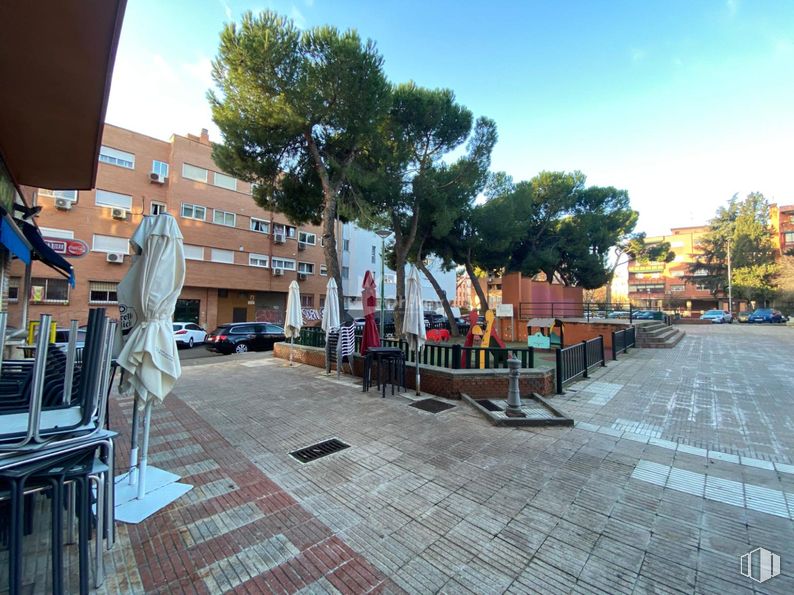 Retail for sale at Zona Comuneros, Coslada, Madrid, 28820 with building, city, urban area, town, road surface, public space, neighbourhood, residential area, architecture and urban design around